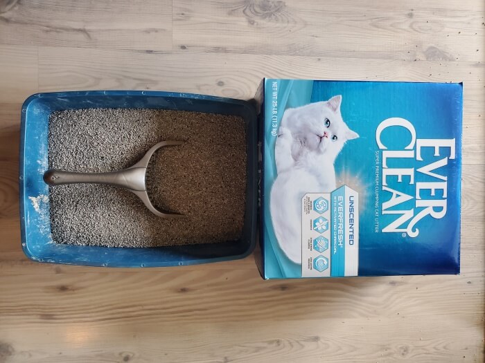 Ever Clean Everfresh with Activated Charcoal Unscented Premium Clumping Clay Litter