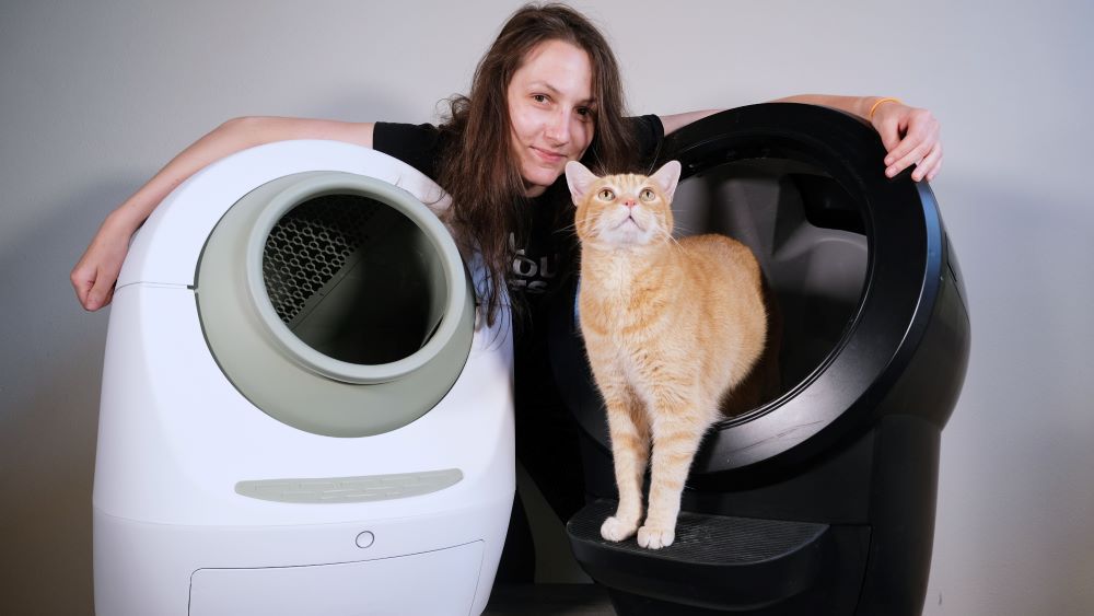 Leo's Loo Too and Litter-Robot 4 side by side