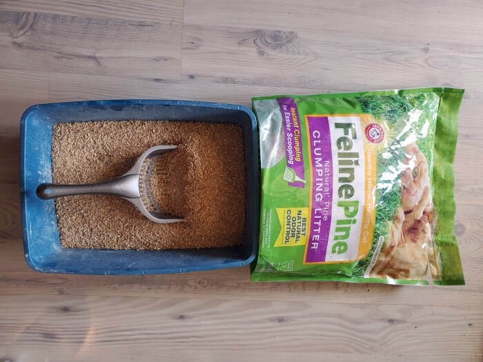 Feline Pine Scoop Clumping Cat Litter (1)