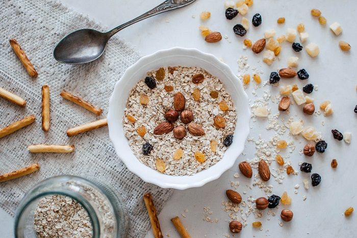 A bowl of oatmeal, prompting discussions about its compatibility with cats' diets and potential effects on their health